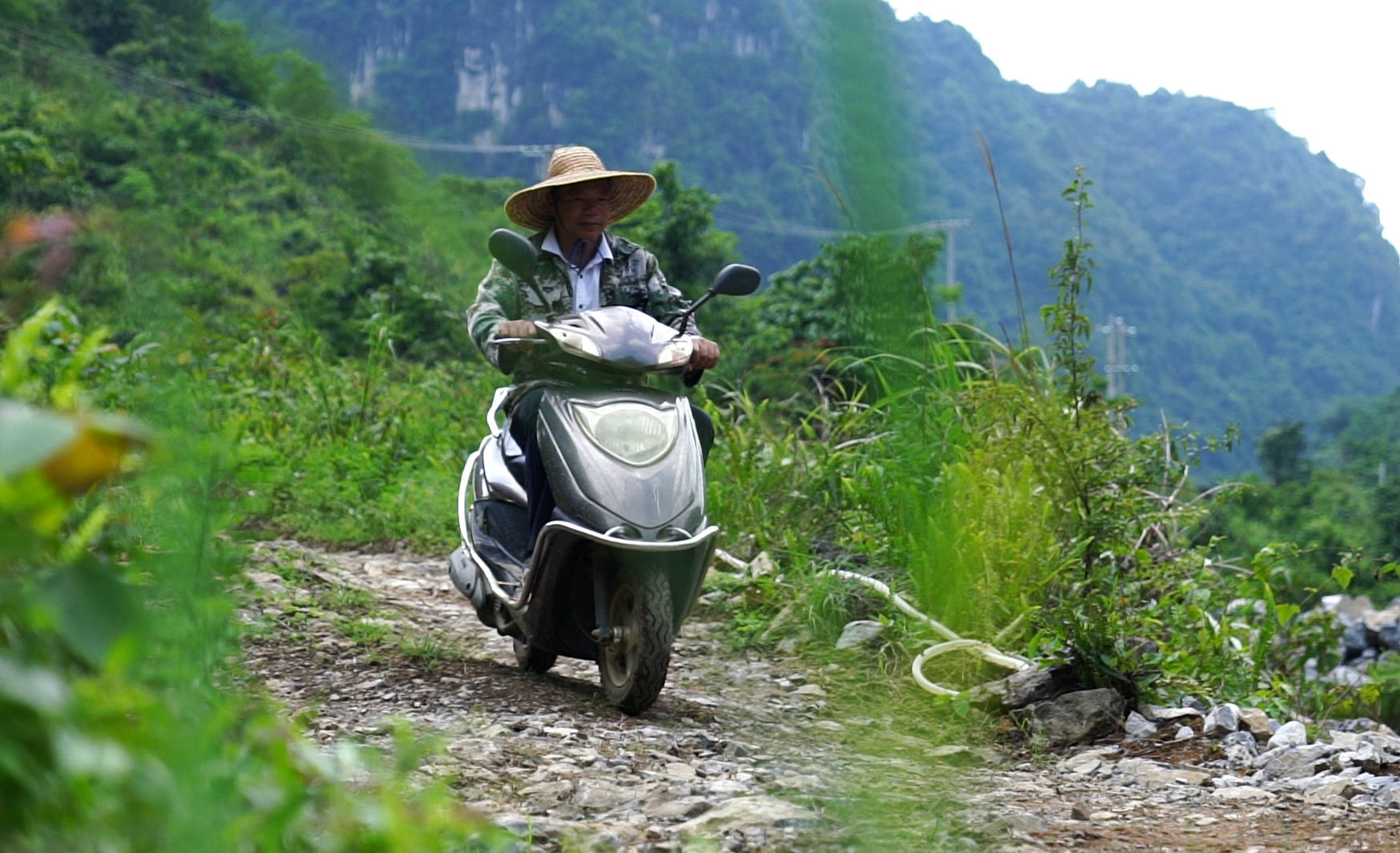 新华社|小村“工程哥”黄大气