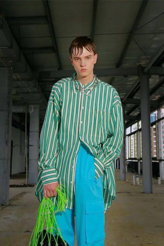 衣柜|“无性别穿搭”正当时,从另一半的衣柜里穿出时髦