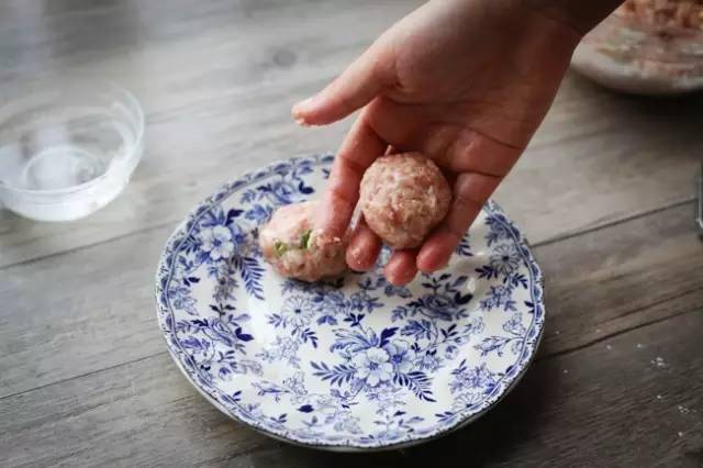 调料|好吃到逆天啦！自制肉丸原来这么简单！香软弹牙、唇齿留香