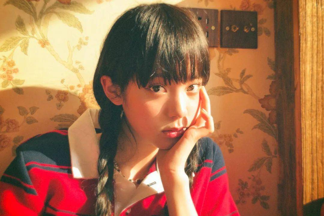 崩溃|欧阳娜娜被频繁网暴，不堪重负在节目崩溃大哭！才20岁的她到底做错了什么？