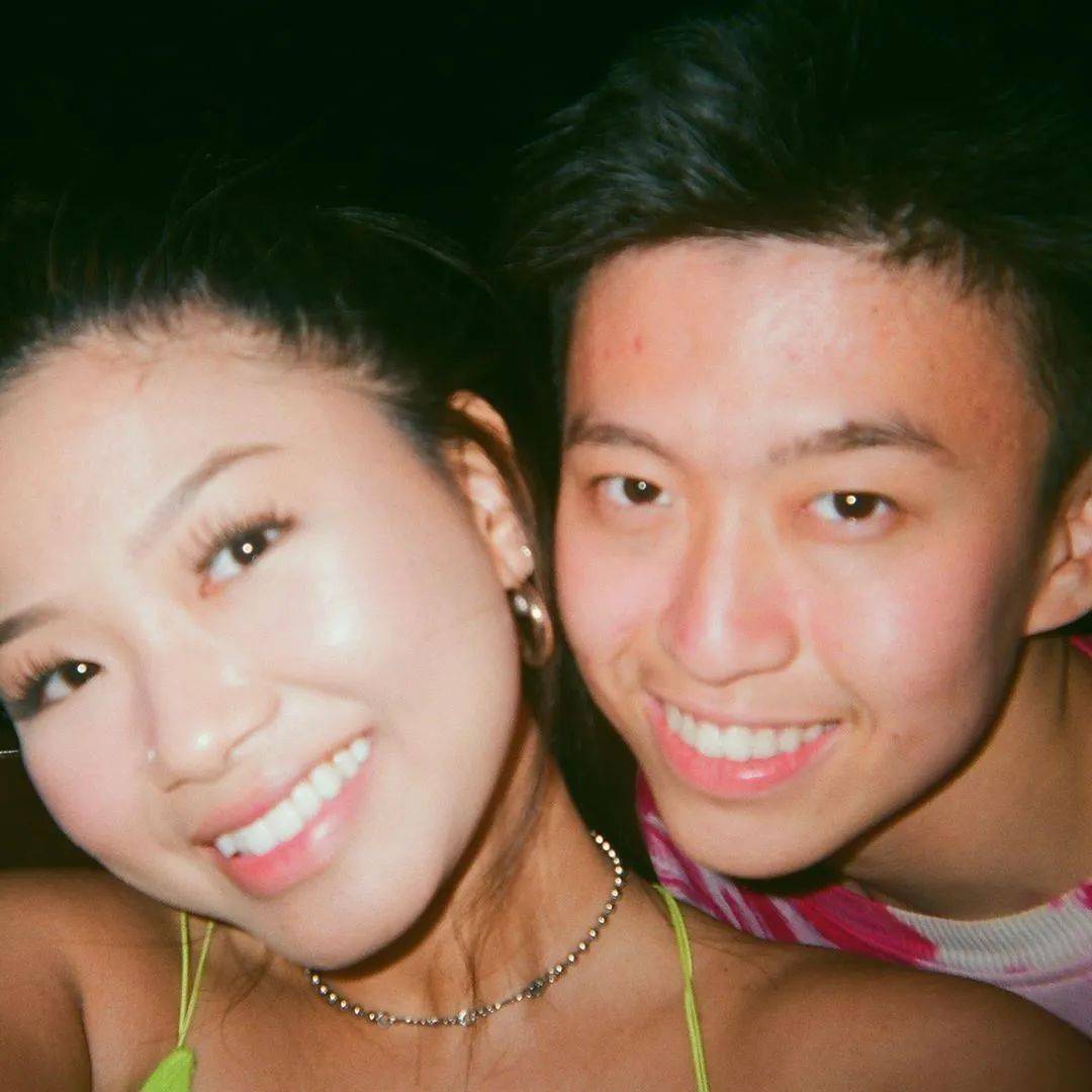 男朋友|情侣之间的新玩法？一起美甲、染发、护肤……