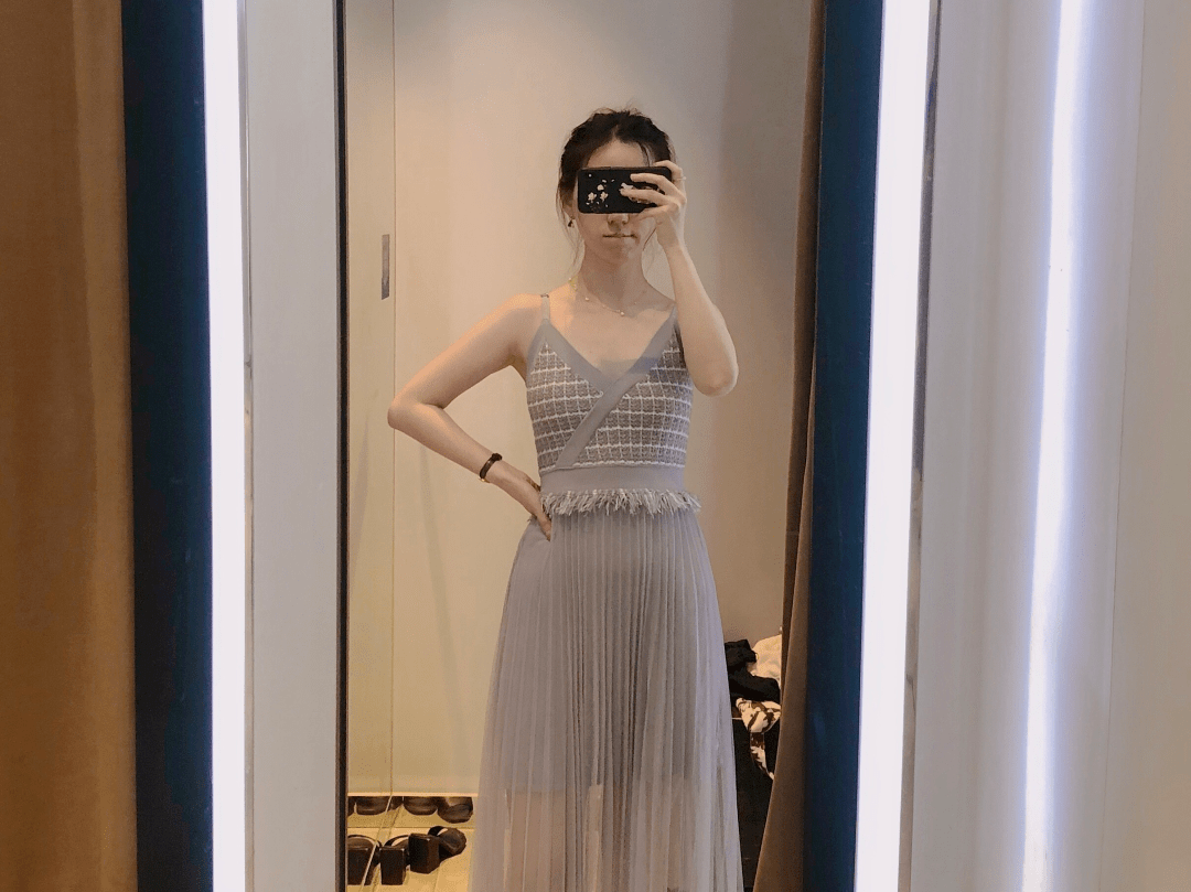 姨太|我在ZARA的打折区，淘到一大波好看的连衣裙！