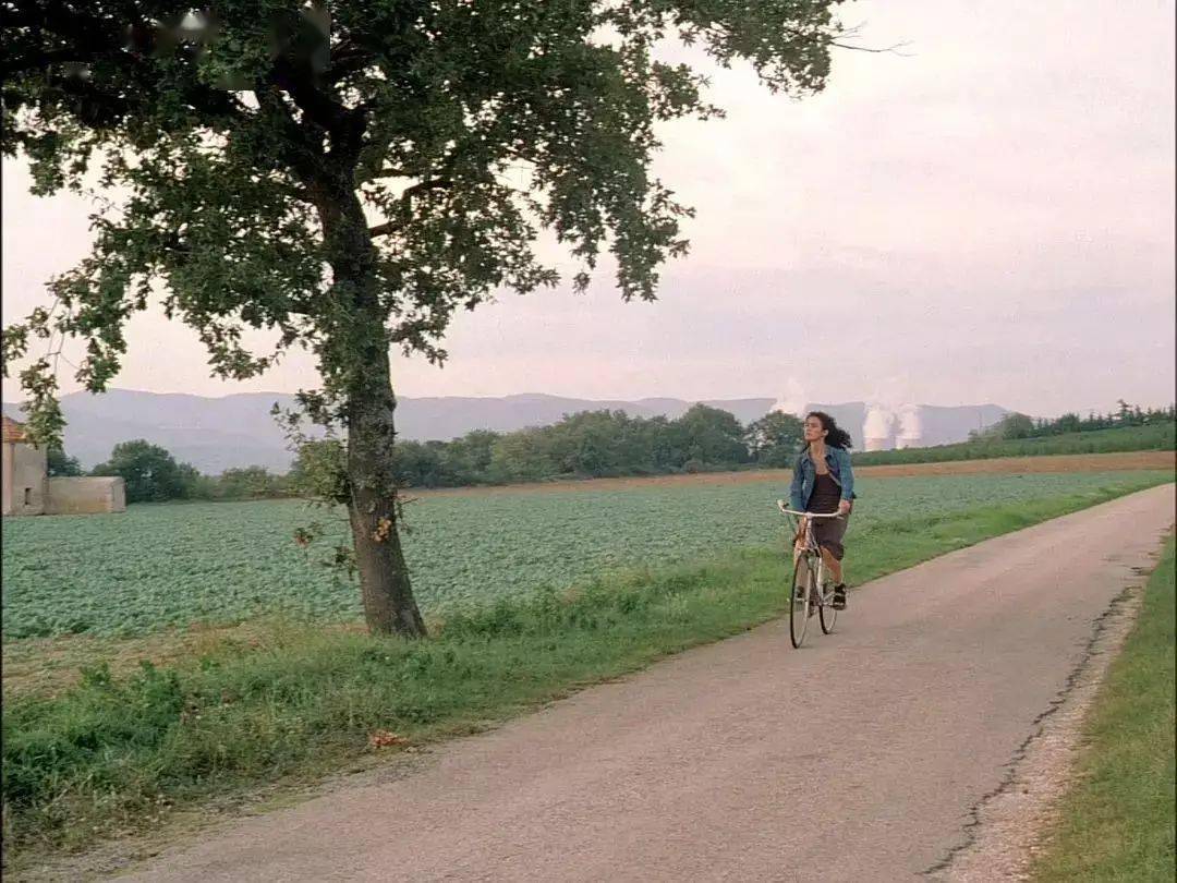 姨太|我在ZARA的打折区，淘到一大波好看的连衣裙！