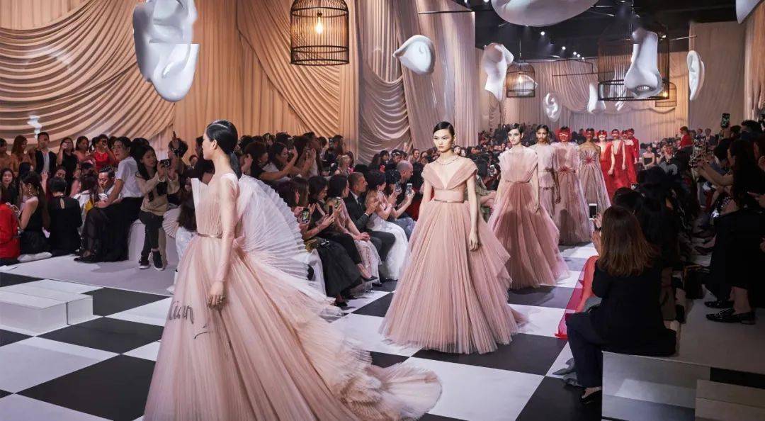 首站|RR · ART | 亚洲首站！与艺术家们一起走进的时尚造梦空间