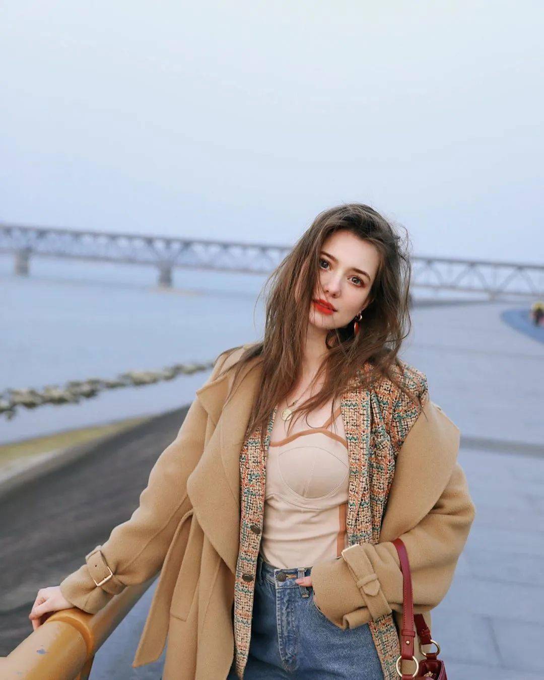 Louise|浓 颜 系 美 人，绝！