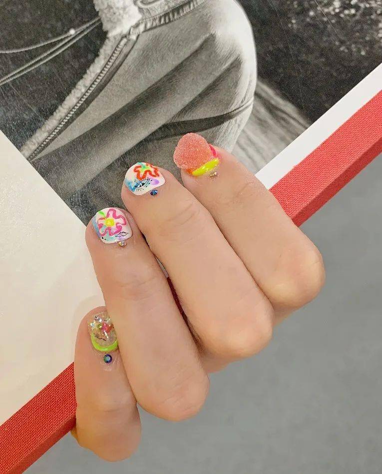 指甲|不再迷恋BLACKPINK的美甲， 我已亲自安排上3D美甲！