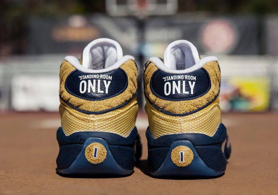 Kobe|一双鞋，让你记得18年前的夏天，“曼巴”在哪里