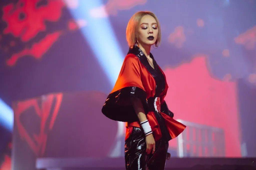 暗黑|画了宁静同款暗黑妆 我被自己的气场吓到后退半步