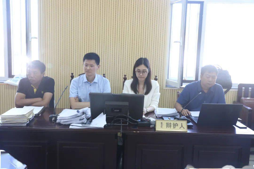 通辽市公安局科尔沁区公安分局原副局长耿某瑛涉黑"保护伞"一案开庭