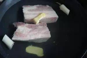 大蒜|蒜香浓厚，肥而不腻蒜泥白肉：超实用家常菜