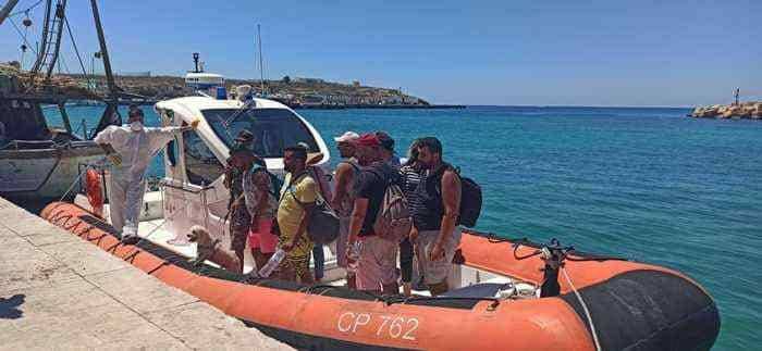 近百名非法移民出逃！意大利内政部长：将向西西里大区增派军队及军舰应对非法移民潮