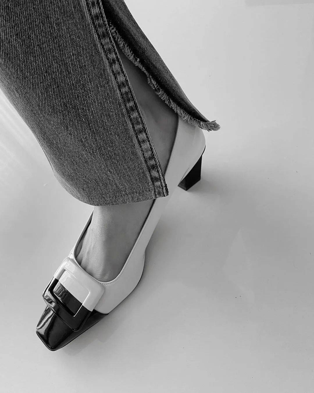 Roger|骨灰级经典Roger Vivier方扣鞋，又出了绝美新款！