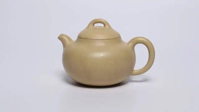 紫砂|市场上十不存一，正宗的极其稀少黄龙山稀缺泥料——本山绿泥