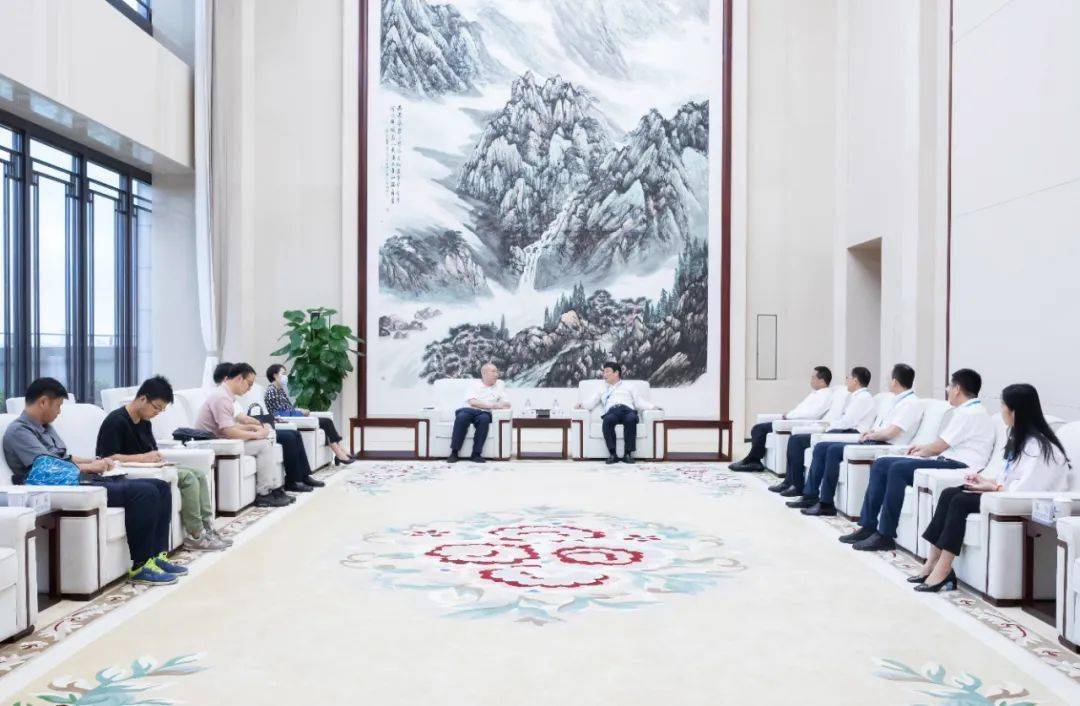 抢鲜看陈卫国与人民日报湖北分社社长贺广华会谈