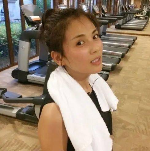 运动|女明星健身房打卡照真的是素颜？相信你就输了！