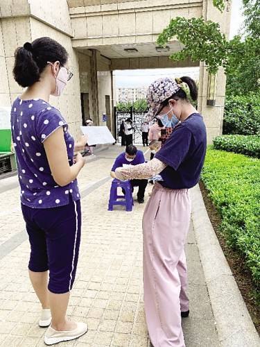 工作|教师夫妇并肩投身核酸检测一线