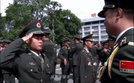 凯伦|“搬砖男孩”毕业了，他身上有“小镇做题家”的破局之道