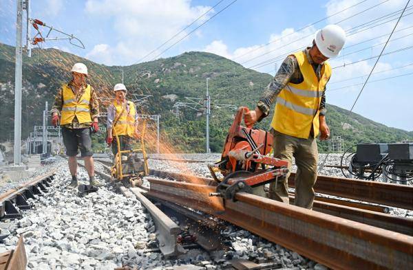 铺轨|福平铁路全线铺轨贯通，将结束平潭岛不通铁路的历史