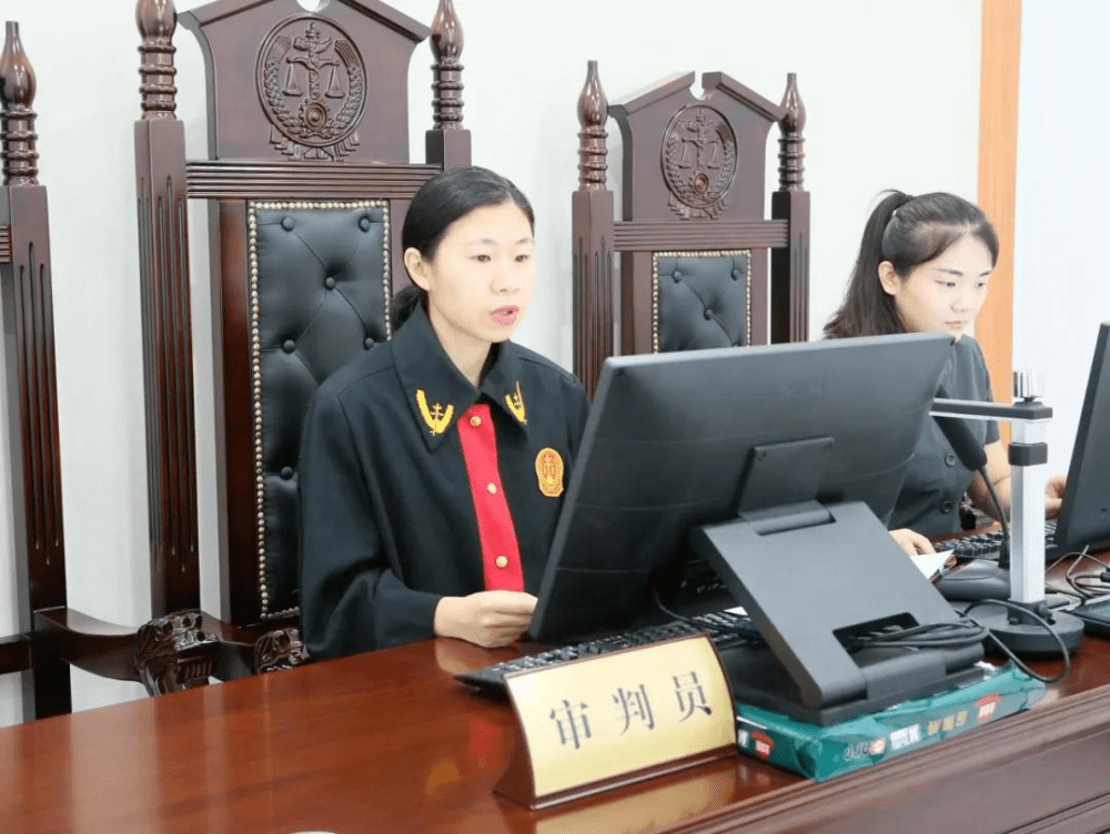 胡某某|未尽到抚养义务 济南历城区法院当庭宣判变更两个孩子抚养人