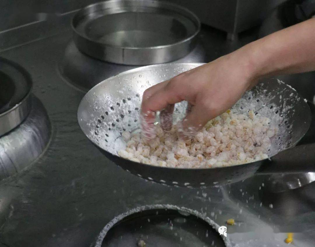 黄亮|褪去粗粮身份,玉米粒成热门食材!7道旺销菜,黄亮诱人!