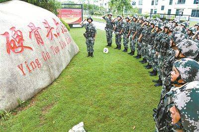 传承"硬骨头精神",筑牢官兵理想信念.