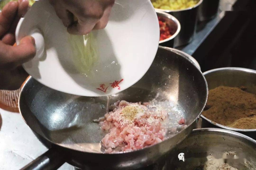 黄亮|褪去粗粮身份,玉米粒成热门食材!7道旺销菜,黄亮诱人!