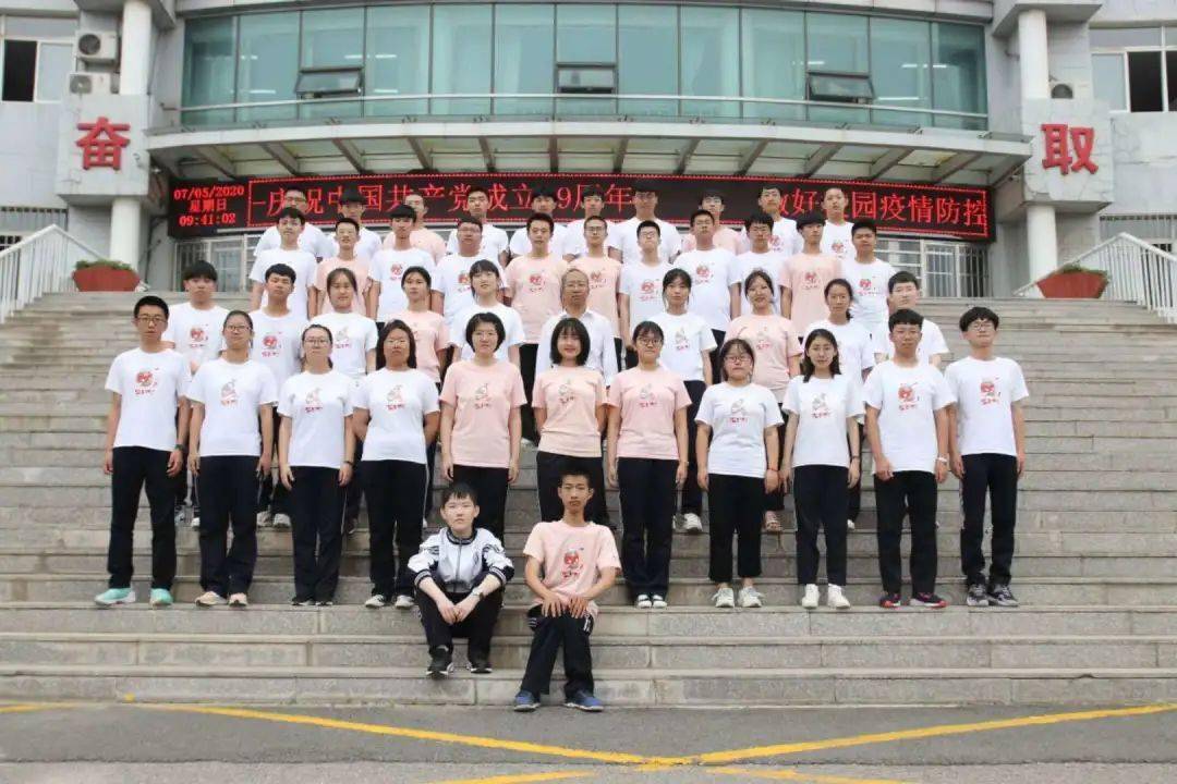 庞贝|沈阳662分庞贝病考生：每天趴床上看书，回村后免费辅导学生