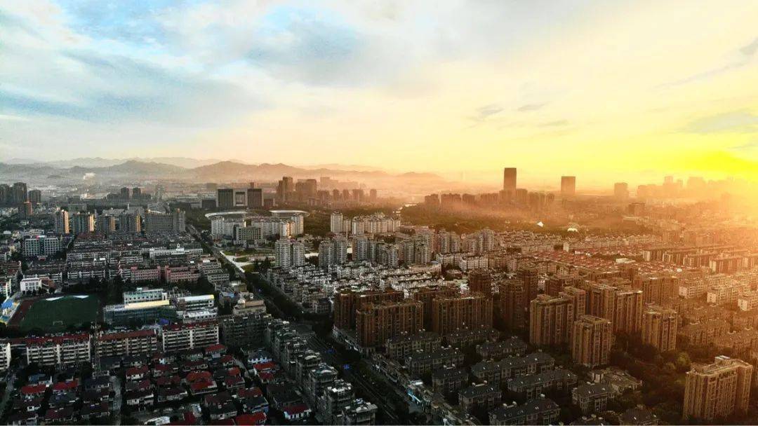 西连西施斗港,"西施画桥"横卧其上;漾畔有蠡山村,村中有德清宋代为帝