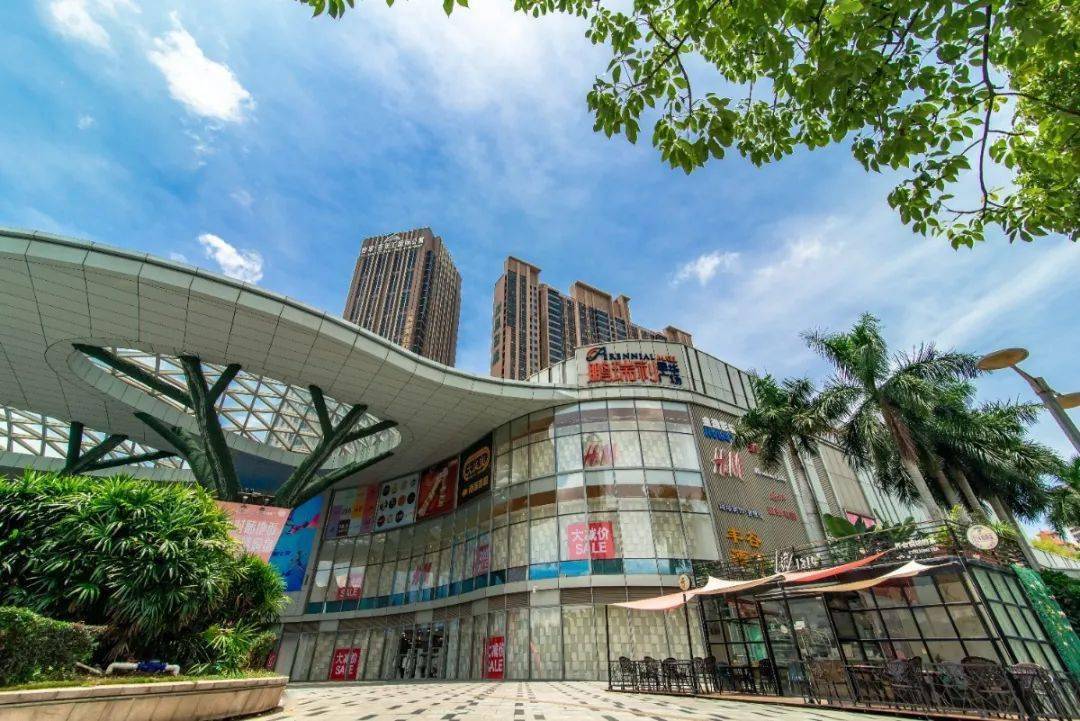 项目 坐拥季华和桂澜路商圈,周边商业有恒福国际,九鼎国际,印象城,鹏
