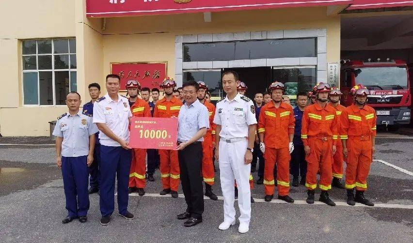 谭伯乐开展"八一"走访,座谈等系列活动_安义县