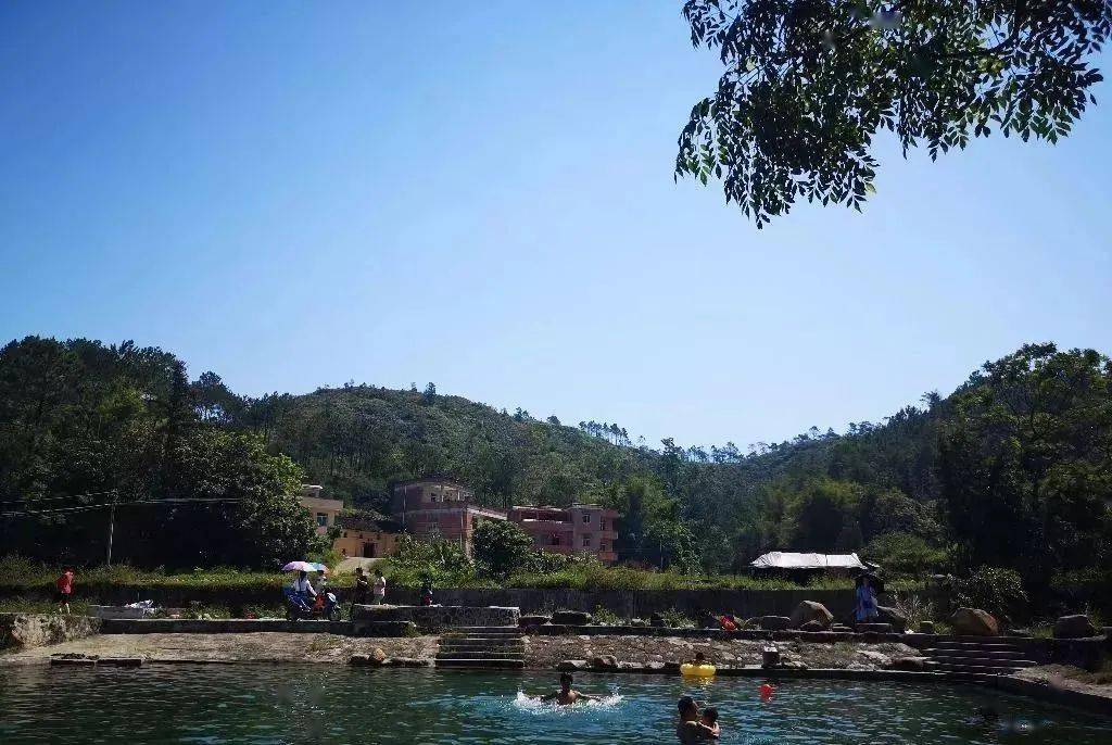 超大山水乐园避暑消夏,山泉鱼南药养生宴,南国红旗渠苹塘胜景云纱温泉