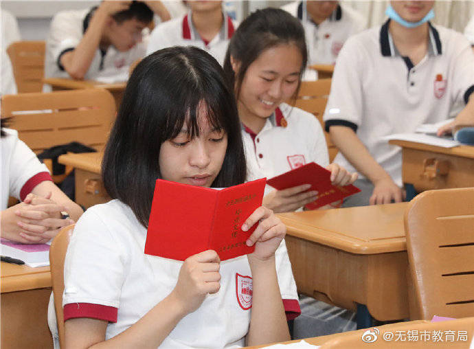 校园|带着毕业证书看校园