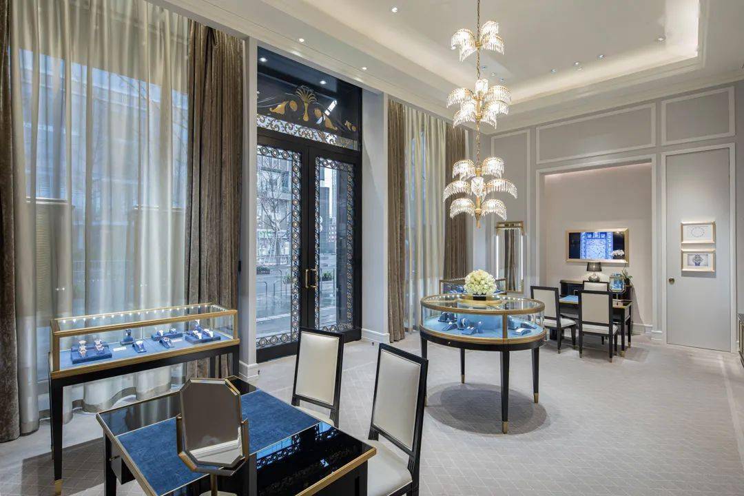 Fendi|七夕预热！Fendi咖啡馆、Dior限时店，大牌打堆来成都过节