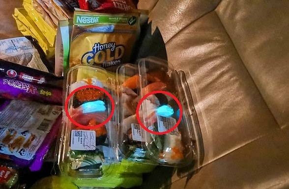 母子|泰国一对母子发现购买的寿司黑暗中发出蓝色荧光