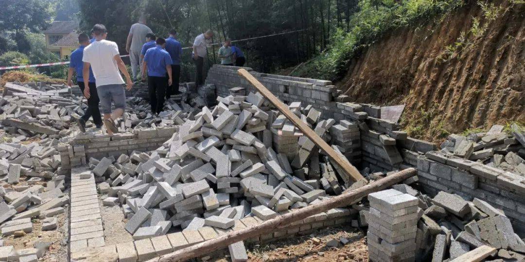 又见违法修建房屋,坚决拆除