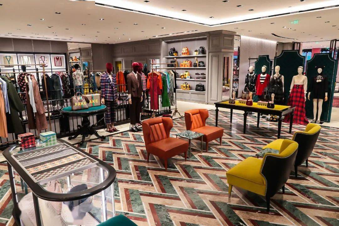 Fendi|七夕预热！Fendi咖啡馆、Dior限时店，大牌打堆来成都过节