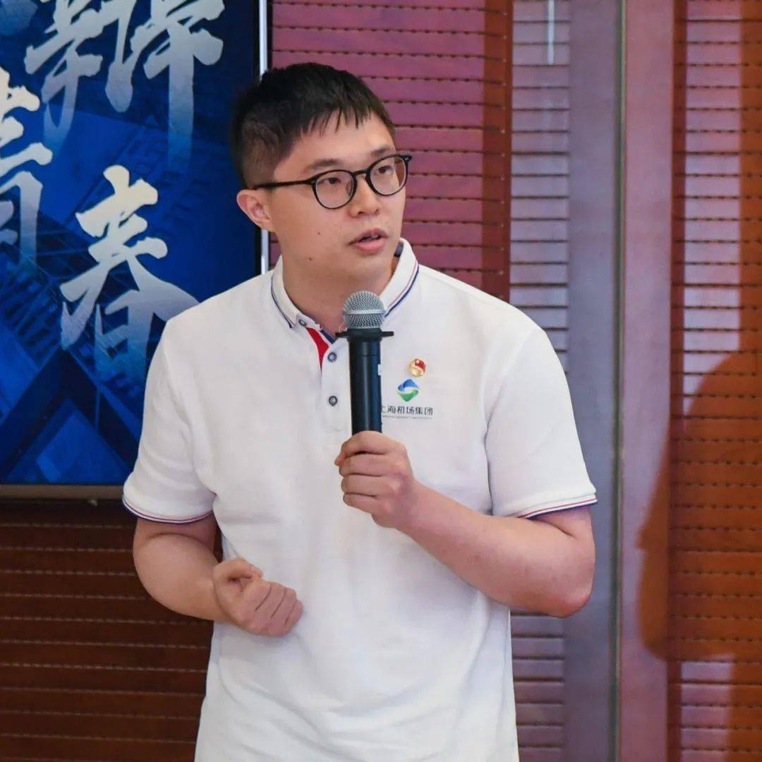 反方二辩 李前程正方二辩 孙晨反方一辩 蔡璐妍正方一辩 黄佳丽▲反方
