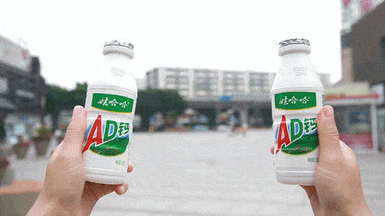 娃哈哈|◇ 娃哈哈开奶茶店、元气森林联名螺蛳粉、喜茶与茶颜悦色合体，这些品牌也太会玩了吧！