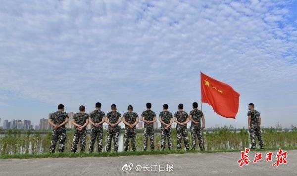 退役|退伍不退志，退役不褪色！军转干部抗洪抢险志愿者突击队坚守大堤