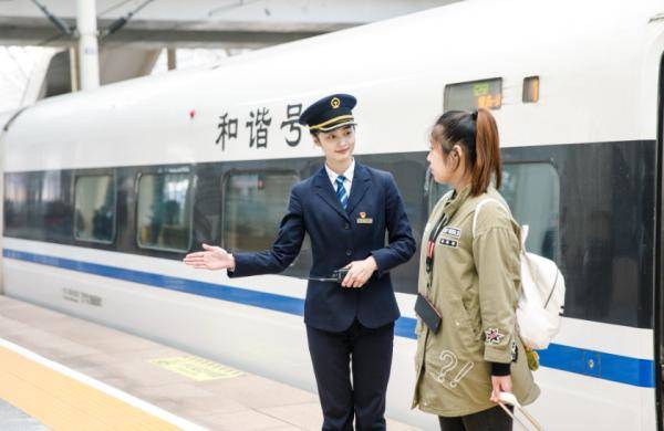 通信员|又美又飒！看“兵姐姐”变装