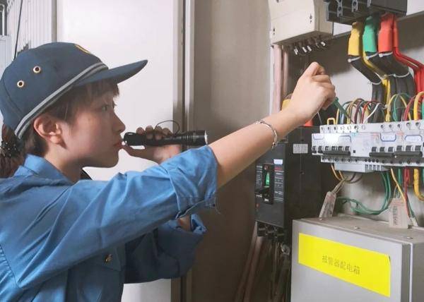 通信员|又美又飒！看“兵姐姐”变装