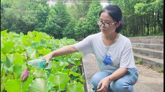 钟芳蓉|文科676分留守女孩选择北大考古专业，父亲：她对钱看得淡