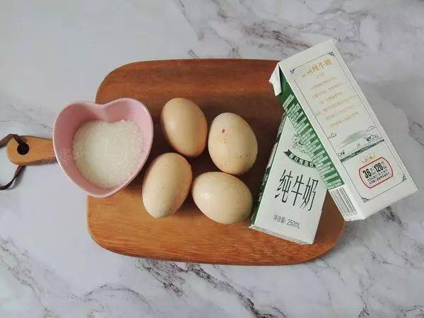 牛奶:加四个鸡蛋,教你新吃法,出锅孩子抢着吃,牛奶别直接喝了
