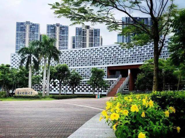 大学|录取分数很高，就业不比211大学差深圳这两所“双非”大学