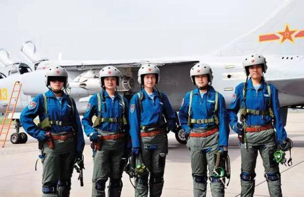 女兵|超燃、硬核、帅炸……致敬中国女兵！军旗有你更鲜艳