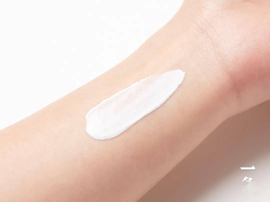 防水|暴晒12小时也不黑，防水防汗还养肤