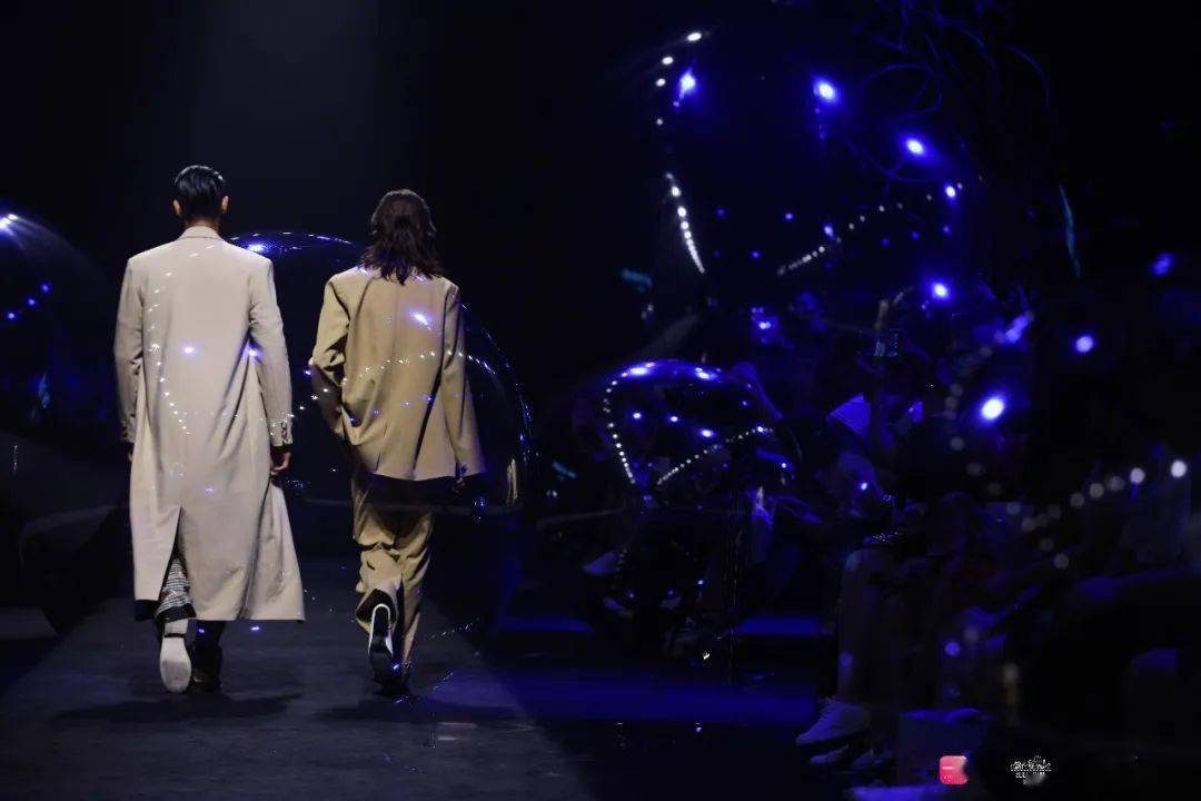 向在|ONI STUDIO 品牌专场秀 | 一手 · SUN IN SKY国际时尚周（暨SUN IN SKY第七届发布周）