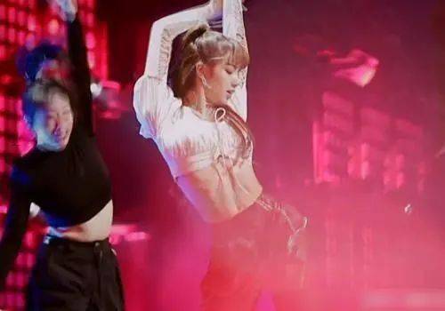 Lisa|这个被称为“人间芭比”的女孩，凭什么这么火？看完你就会明白