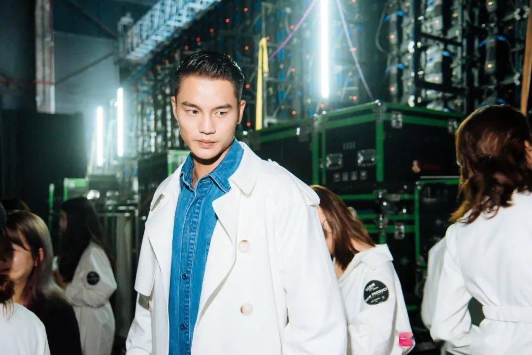 向在|ONI STUDIO 品牌专场秀 | 一手 · SUN IN SKY国际时尚周（暨SUN IN SKY第七届发布周）