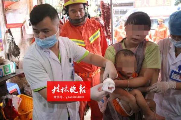 孩子|半个手掌粉碎性骨折！还有一起悲剧……桂林1岁男童手卡绞肉机